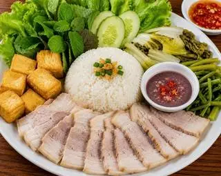 Hình ảnh Cơm Thịt Luộc Mắm Tôm Đậu Hũ