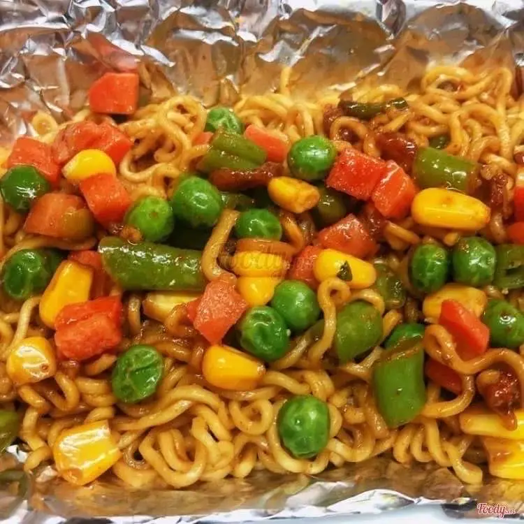 Hình ảnh Mì trộn rau củ