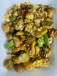 Hình ảnh Cá viên chiên thập cẩm lớn - mắm tỏi 