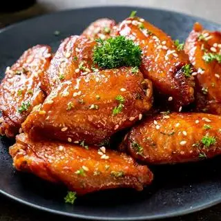 Hình ảnh 2 Phần Cơm 2 Cánh Gà Tắm Mắm Tỏi - 2 Cánh Gà
