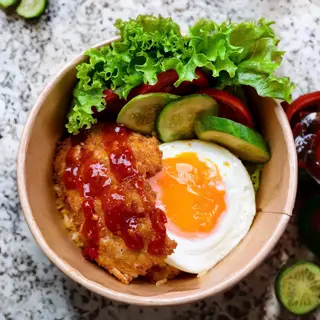Hình ảnh Cơm Thố Ức Gà Chiên Xù Sốt Chua Ngọt