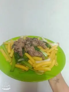 Hình ảnh Nui Xào Bò + Bò Viên 