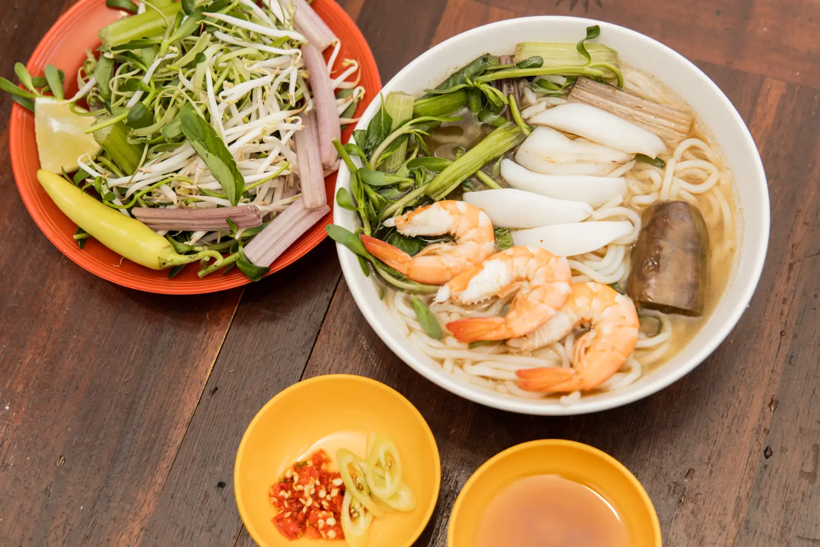 Hình ảnh Bún mắm tôm mực