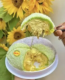 Hình ảnh Bánh sầu riêng phú sỉ lá dứa mix khoai môn