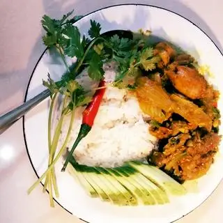 Hình ảnh Cơm gà kho sả ớt 