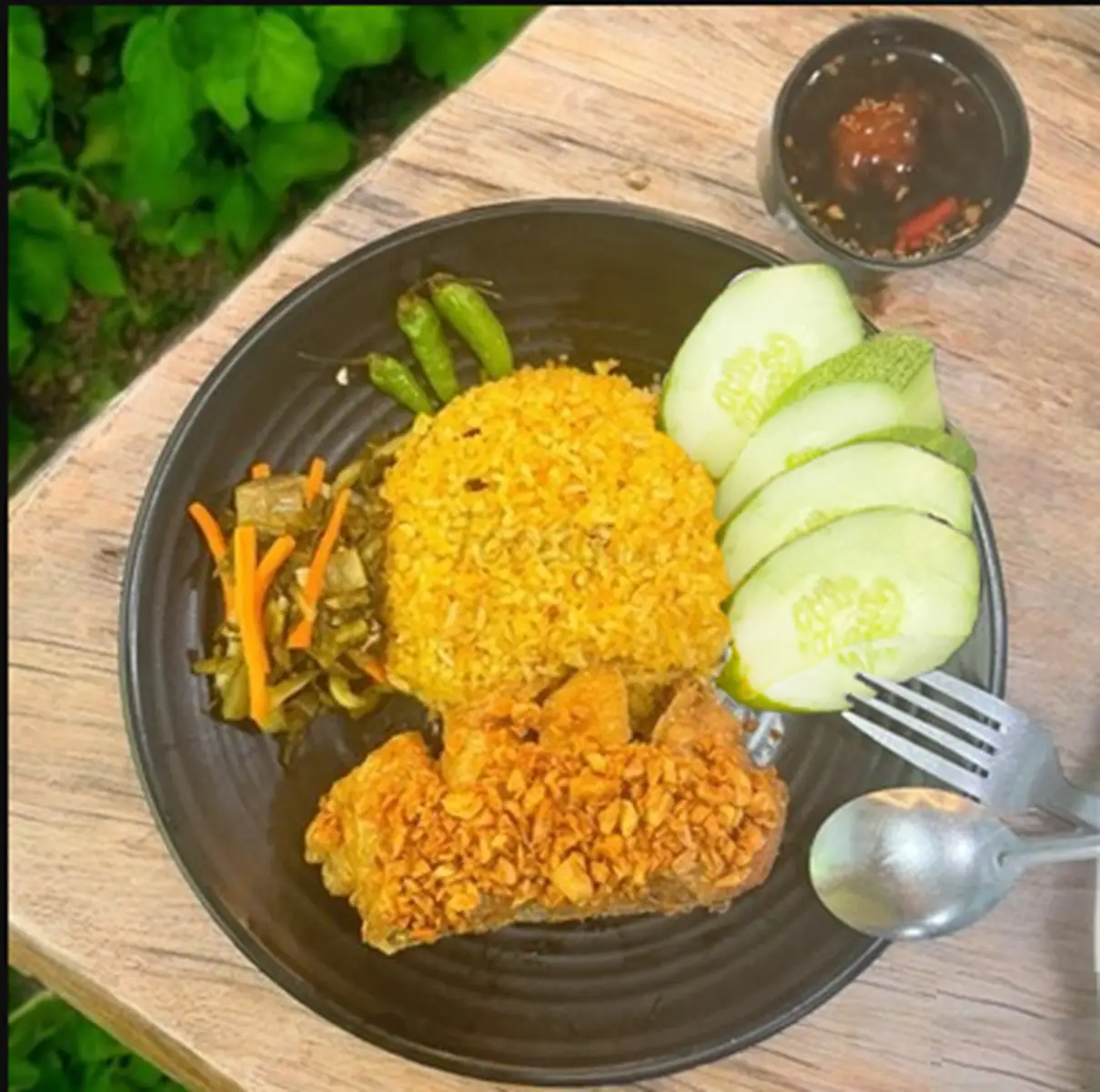 Hình ảnh Cơm gà mắm tỏi - má đùi