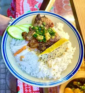 Hình ảnh Cơm sườn chả