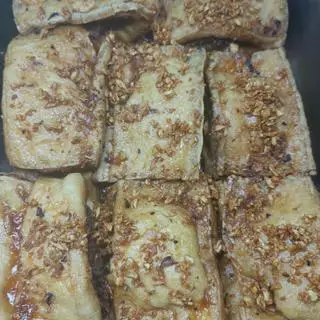 Hình ảnh Cơm đậu hũ nhồi thịt sốt mắm tỏi