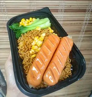 Hình ảnh mì trộn xúc xích