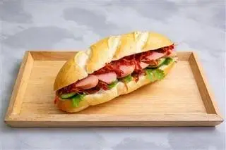 Hình ảnh Bánh mì xúc xích bò khô