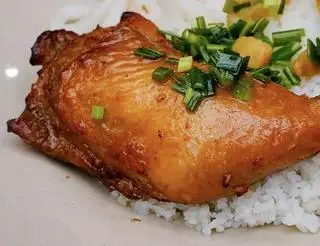 Hình ảnh CƠM TẤM ĐÙI GÀ NƯỚNG 