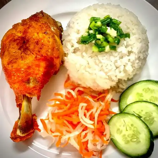 Hình ảnh Cơm tấm tỏi đùi gà xối mắm