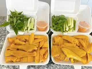 Hình ảnh Gà ri ủ muối nửa con - khay