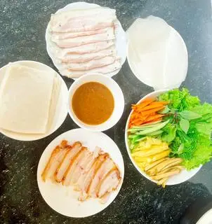 Hình ảnh combo bánh tráng cuốn thịt heo quay bánh xèo tặng trà chanh 