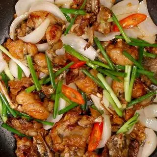 Hình ảnh Cơm gà sốt chua cay 1986