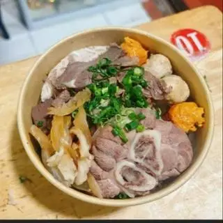 Hình ảnh Bún Bò Huế đặc biệt móng giữa
