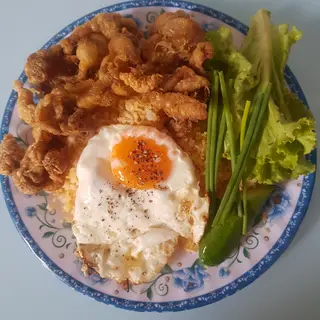 Hình ảnh Cơm chiên da gà - ốp la
