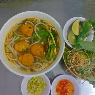 Hình ảnh Bún bò chả cua