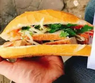 Hình ảnh Bánh mỳ chả cốm