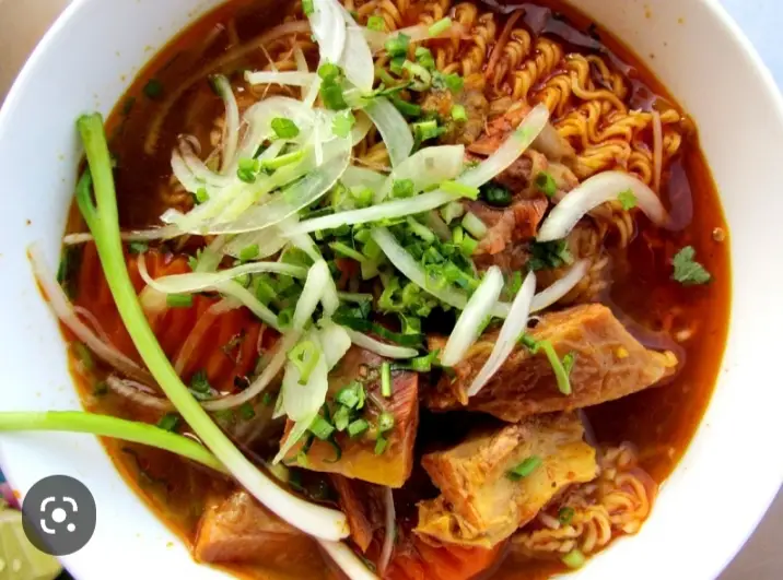 Hình ảnh mì gói bò kho đặc biệt+ tặng ly trà tắt 