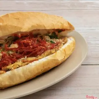 Hình ảnh Bánh Mì Pate Trứng Bò Khô