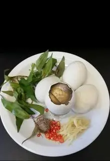 Hình ảnh 1 quả trứng vịt lộn