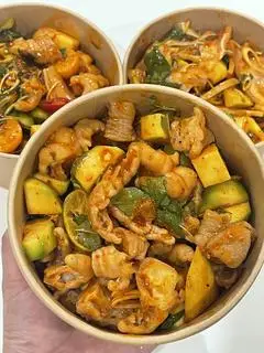 Hình ảnh Chân gà sốt Thái lớn