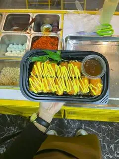 Hình ảnh bánh tráng cuốn sốt me bơ