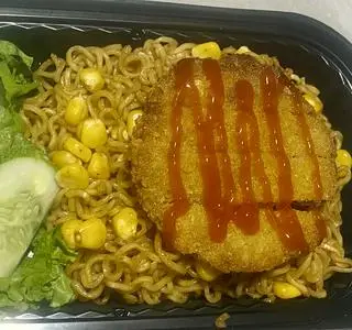 Hình ảnh Mì trộn Indomie bò miếng chiên giòn