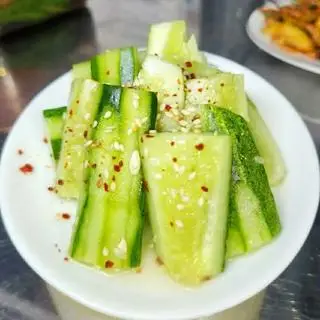 Hình ảnh dưa chuột đập dập trộn mè.