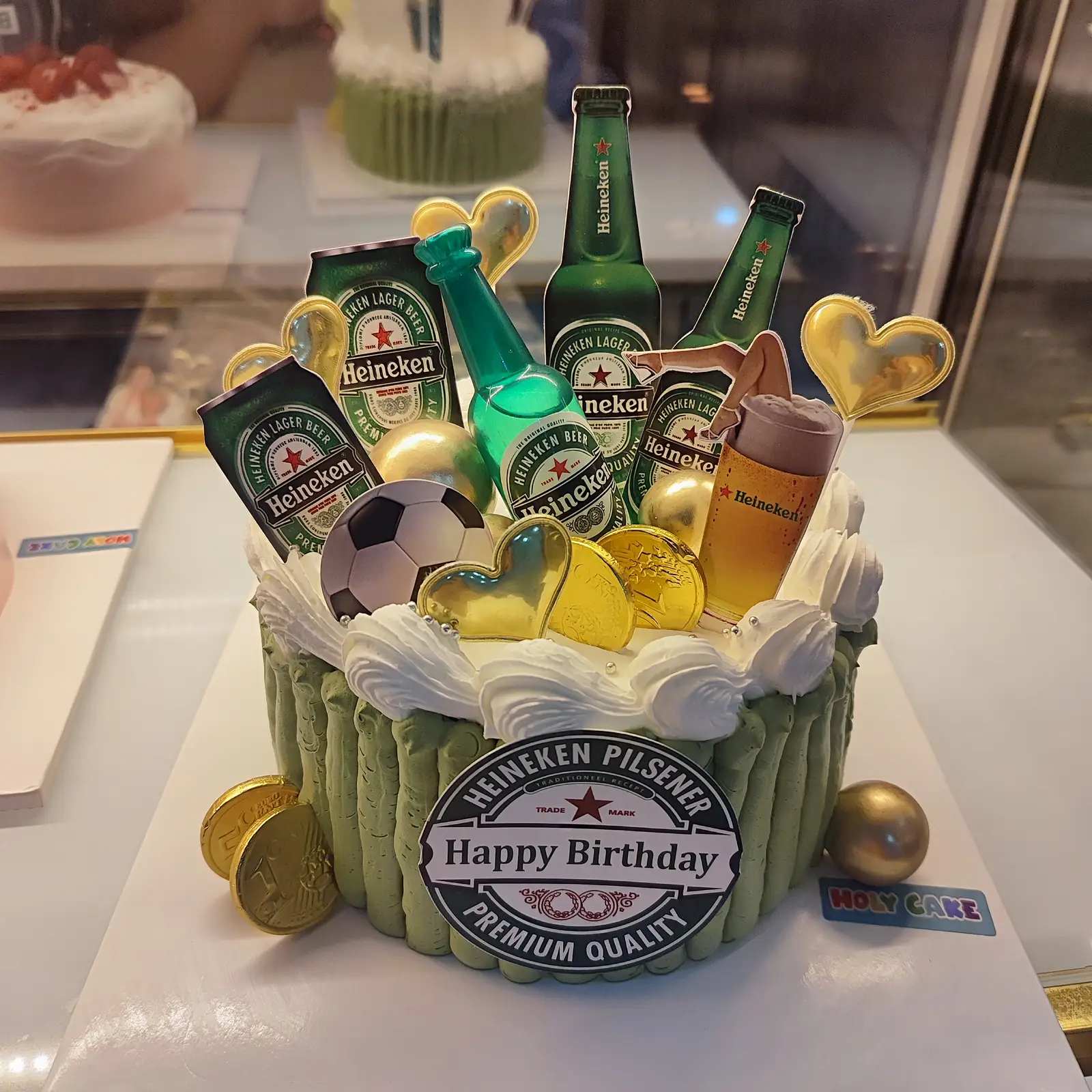 Hình ảnh Bánh kem trang trí heineken size 16