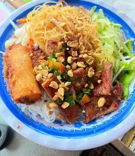 Hình ảnh bún thịt nướng thập cẩm 