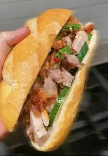 Hình ảnh Bánh mì heo quay