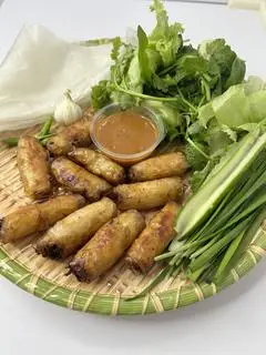 Hình ảnh Combo 40 cuốn chả cá trích chiên sẵn - Có kèm rau và nước chấm 