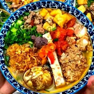 Hình ảnh Bún riêu đậu - giò - bò - trứng vịt lộn