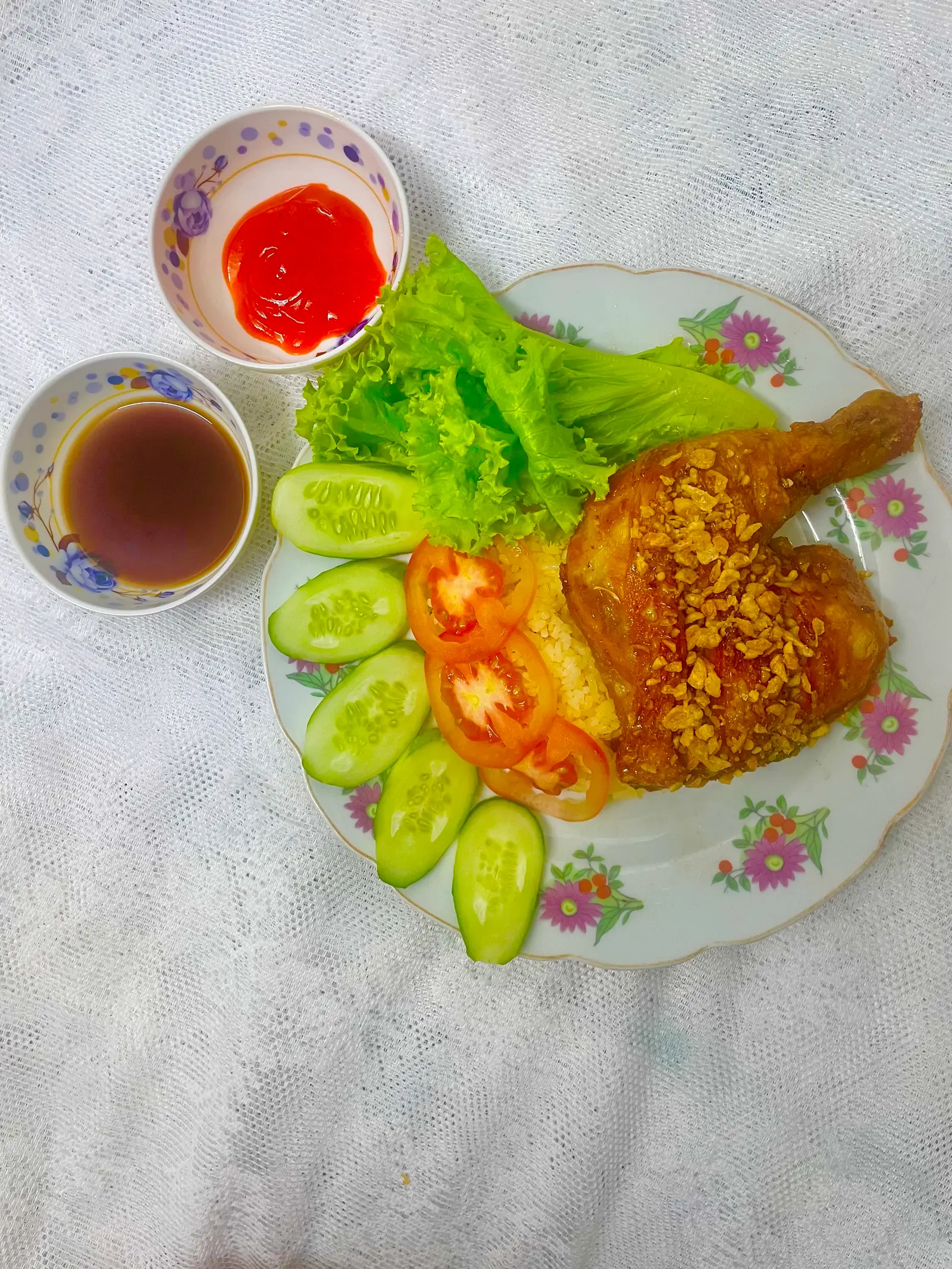 Hình ảnh Cơm Đùi Gà Giòn Sốt Mắm Tỏi( Đùi Vừa)