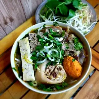 Hình ảnh Bún bò đặc biệt - có giò