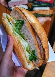Hình ảnh Bánh mỳ chả - pate