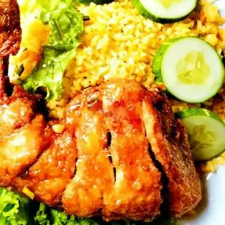 Hình ảnh Cơm chiên gà góc tư xối mỡ