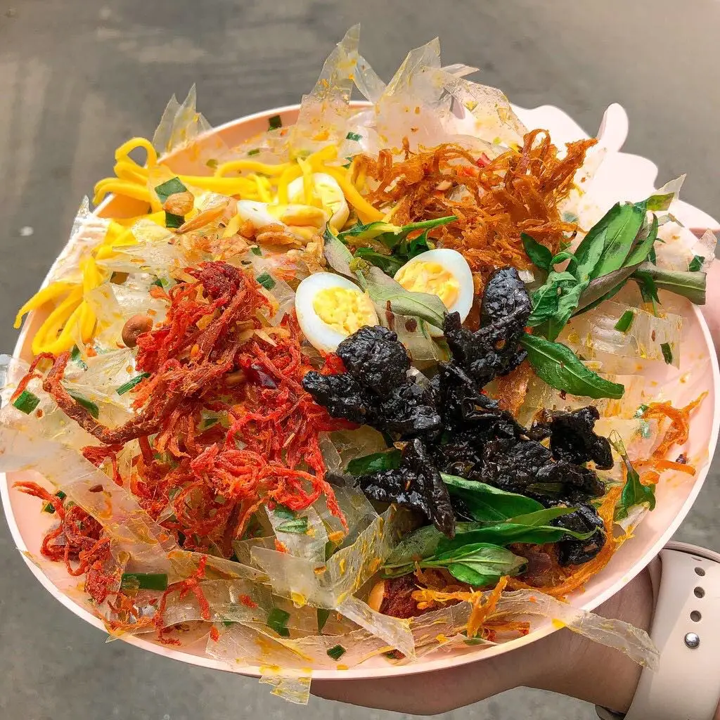 Hình ảnh Bánh tráng trộn khô bò đen