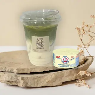 Hình ảnh Matcha latte Đài sữa gấu