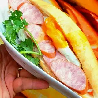Hình ảnh Bánh mì Xúc xích Trứng 
