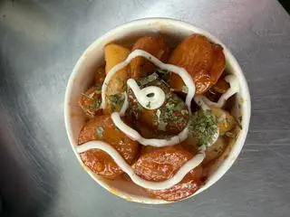 Hình ảnh bánh gạo sốt hàn + xúc xích