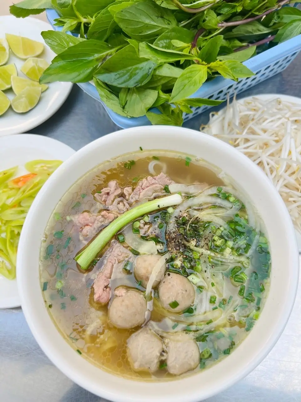 Hình ảnh Phở Tái Gân Bò Viên