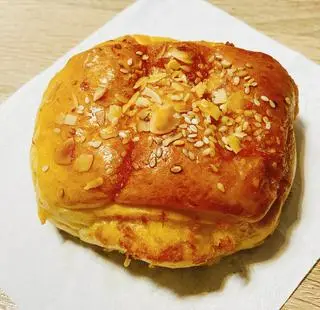 Hình ảnh Bánh mì cuộn dừa