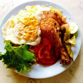 Hình ảnh Cơm chiên gà - trứng xối mỡ