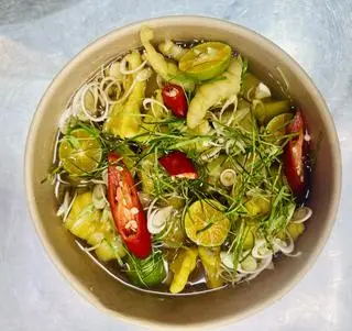 Hình ảnh Chân gà ngâm sả tắc (5 chân)