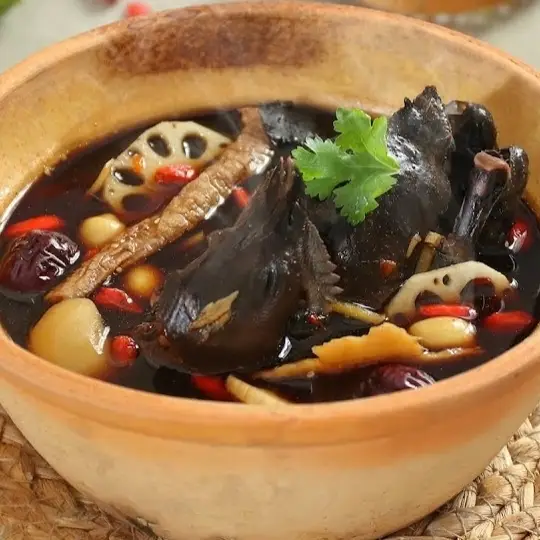 Hình ảnh gà ác tiềm thuốc bắc