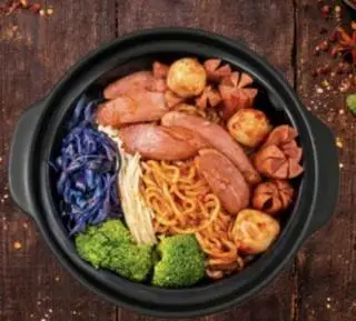 Hình ảnh Mỳ cay xúc xích cá viên