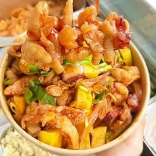Hình ảnh CHÂN GÀ RÚT XƯƠNG SỐT THÁI - LAI RAI